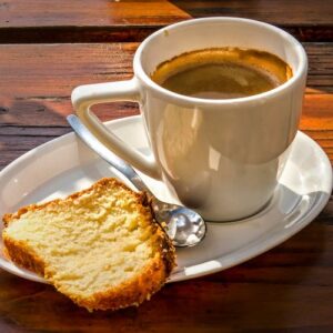 Bizcocho de vainilla/chocolate + café